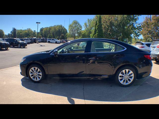 Used 2014 Lexus ES 300h w/ Premium Package w/Bamboo Trim FWD image 5