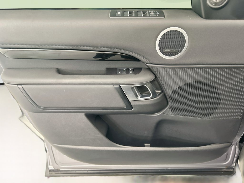 Certified 2025 Land Rover Discovery S AWD/4WD image 23