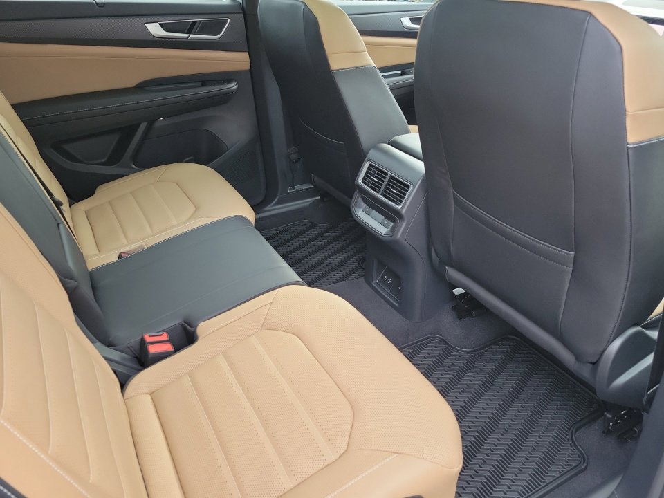 New 2026 Volkswagen Atlas Cross Sport SEL R-Line image 29