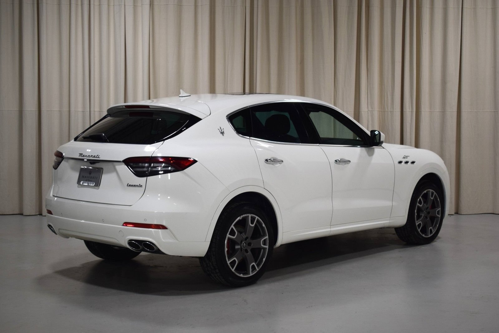 Certified 2023 Maserati Levante GT AWD/4WD image 9