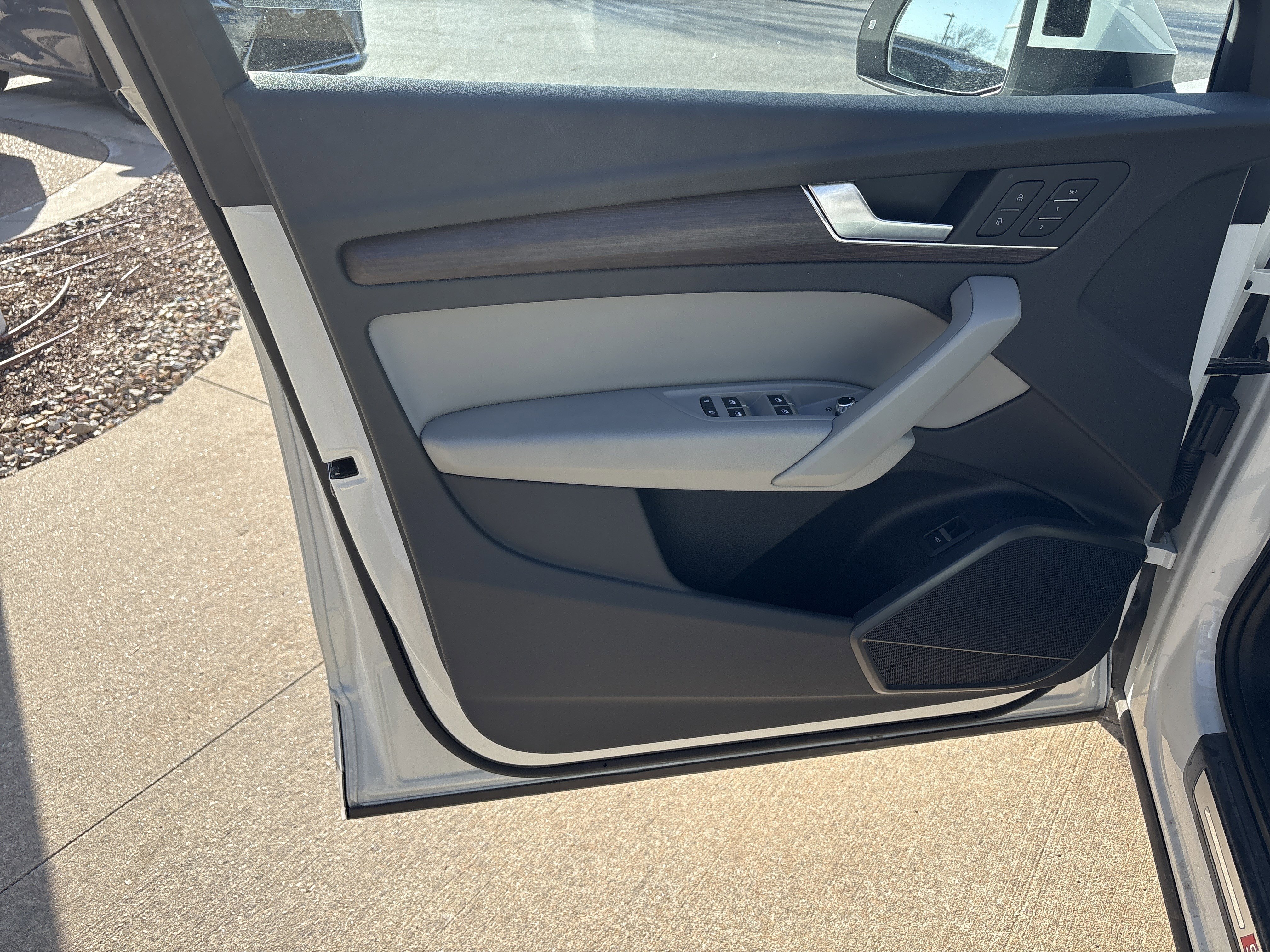 Used 2024 Audi Q5 2.0T Premium w/ Convenience Package image 14