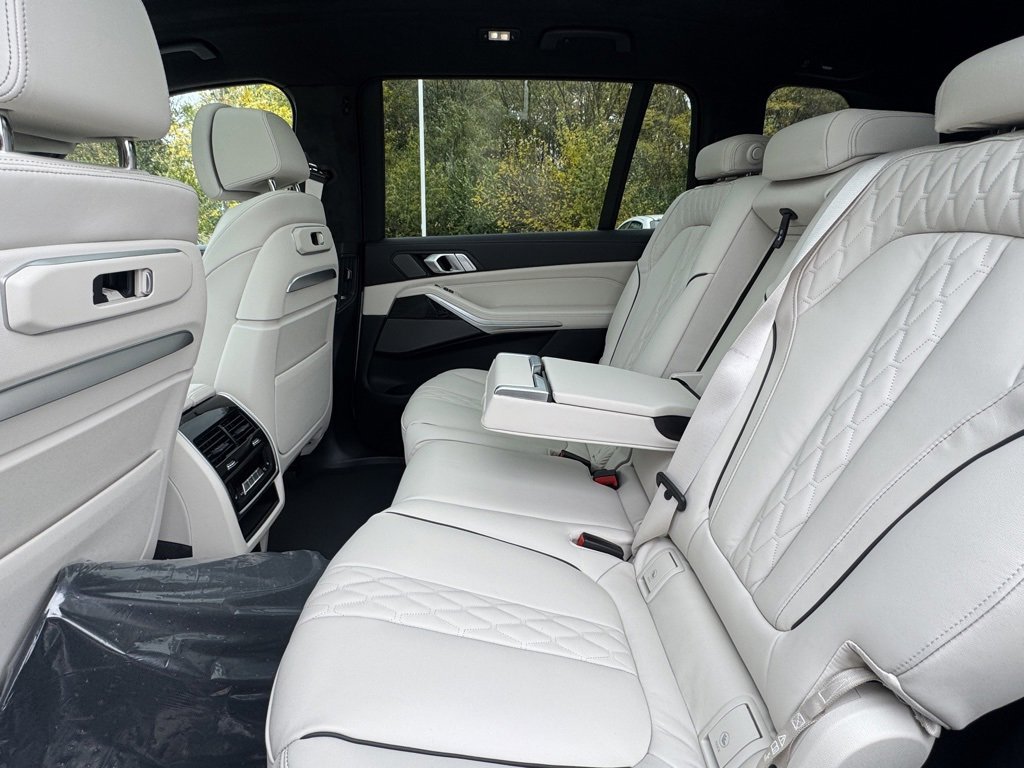 New 2026 BMW X7 M60i w/ Executive Package image 21