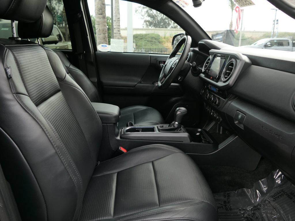 Used 2018 Toyota Tacoma TRD Sport w/ TRD Premium Sport Package RWD image 29