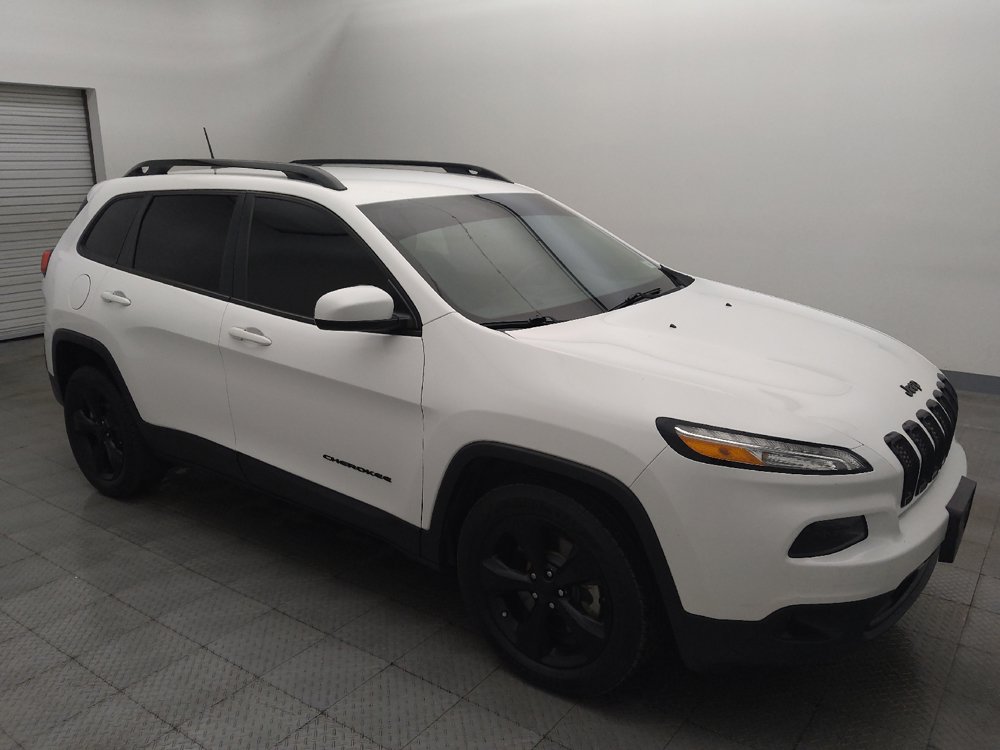 Used 2018 Jeep Cherokee Latitude w/ Altitude Package FWD image 11