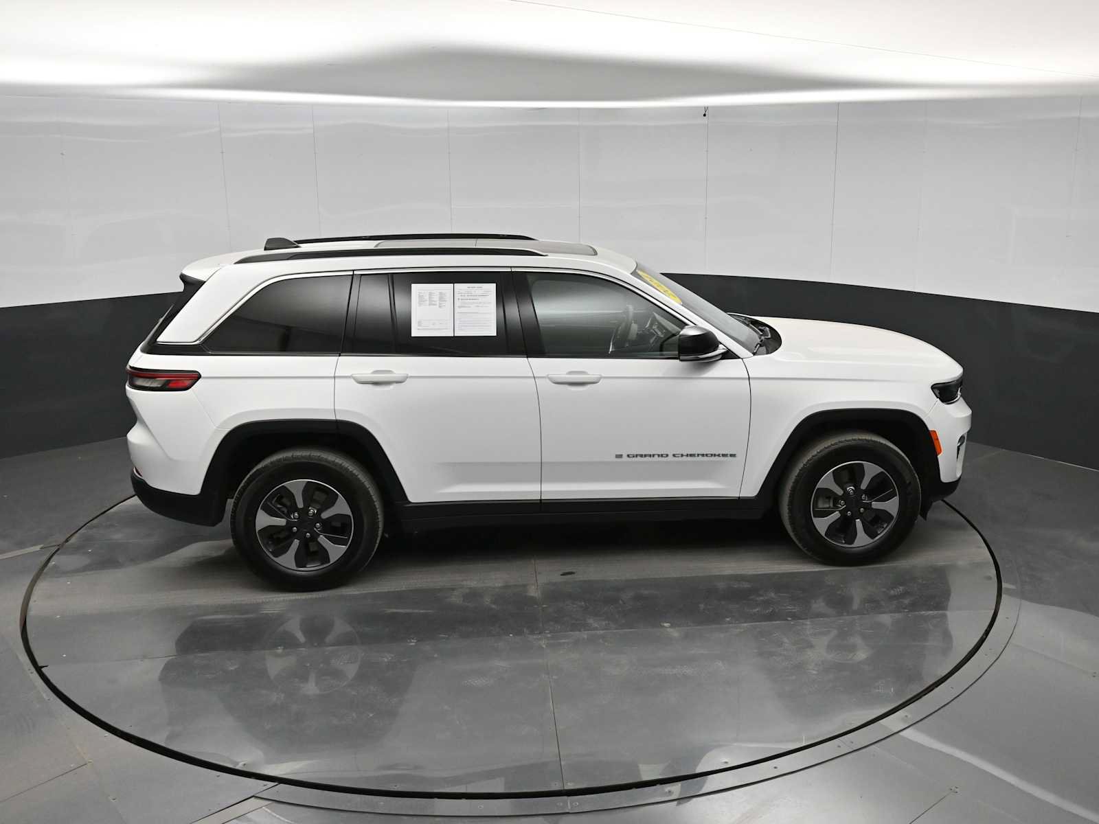 Used 2024 Jeep Grand Cherokee Limited 4xe AWD/4WD image 31