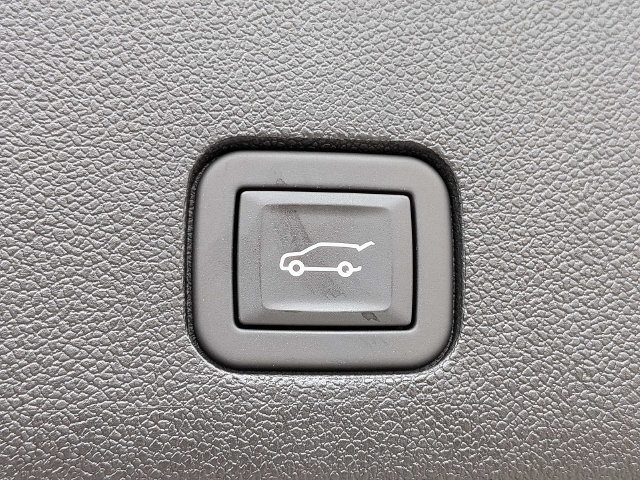 Certified 2024 Cadillac XT6 Premium Luxury w/ Technology Package FWD image 16