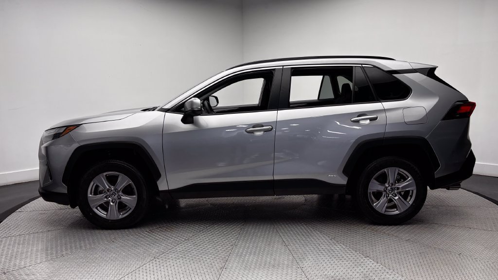Certified 2025 Toyota RAV4 XLE AWD/4WD image 4
