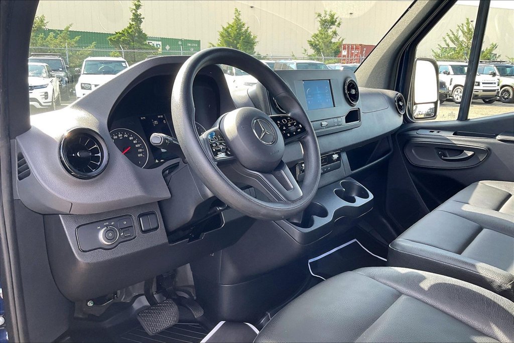 Used 2024 Mercedes-Benz Sprinter 2500 image 11