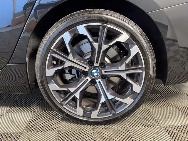 Used 2025 BMW 330i xDrive Sedan w/ Premium Package AWD/4WD image 9