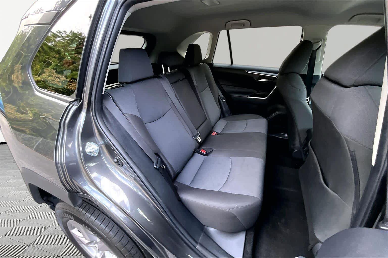 Certified 2025 Toyota RAV4 XLE FWD image 20