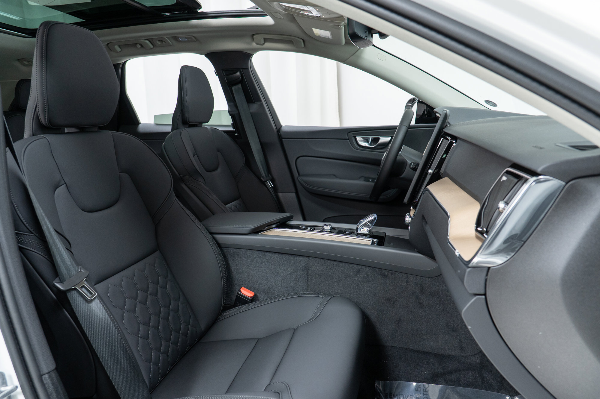 New 2026 Volvo XC60 B5 Core w/ Climate Package image 22