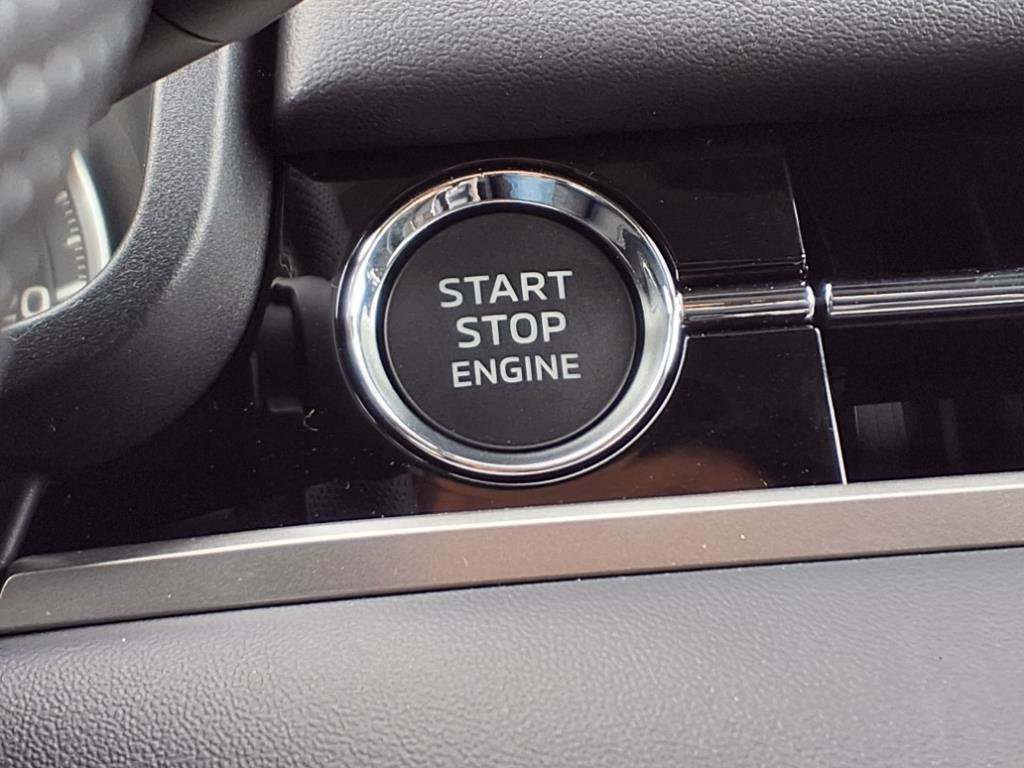 New 2025 Mitsubishi Outlander SE image 16