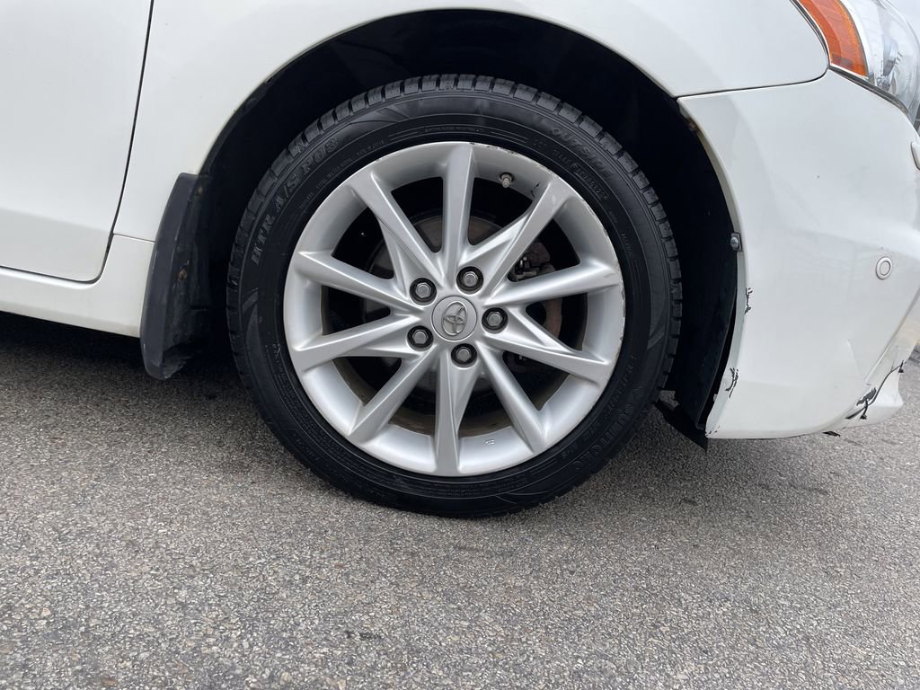 Used 2012 Toyota Prius V Five FWD image 11