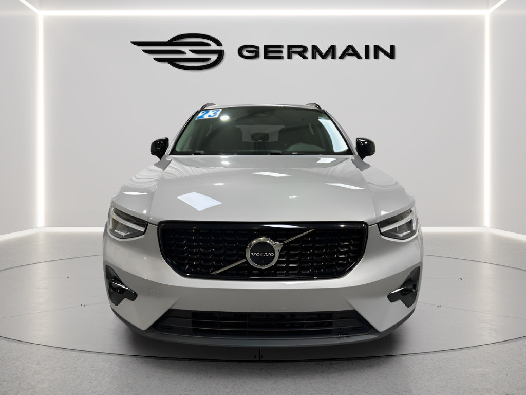 Used 2023 Volvo XC40 B4 Ultimate FWD image 3