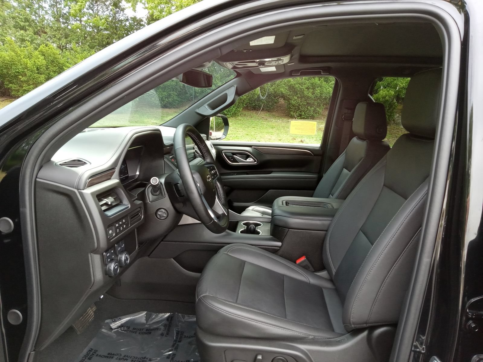 Used 2024 Chevrolet Tahoe Z71 w/ Luxury Package AWD/4WD image 10