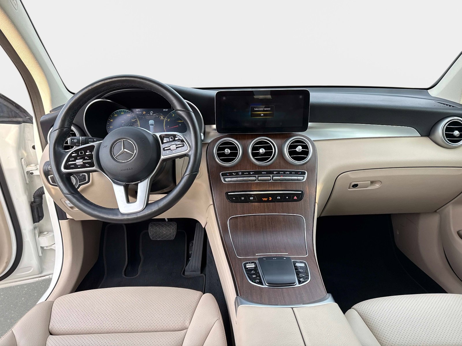 Used 2022 Mercedes-Benz GLC 300 4MATIC w/ Premium Package Lite image 18