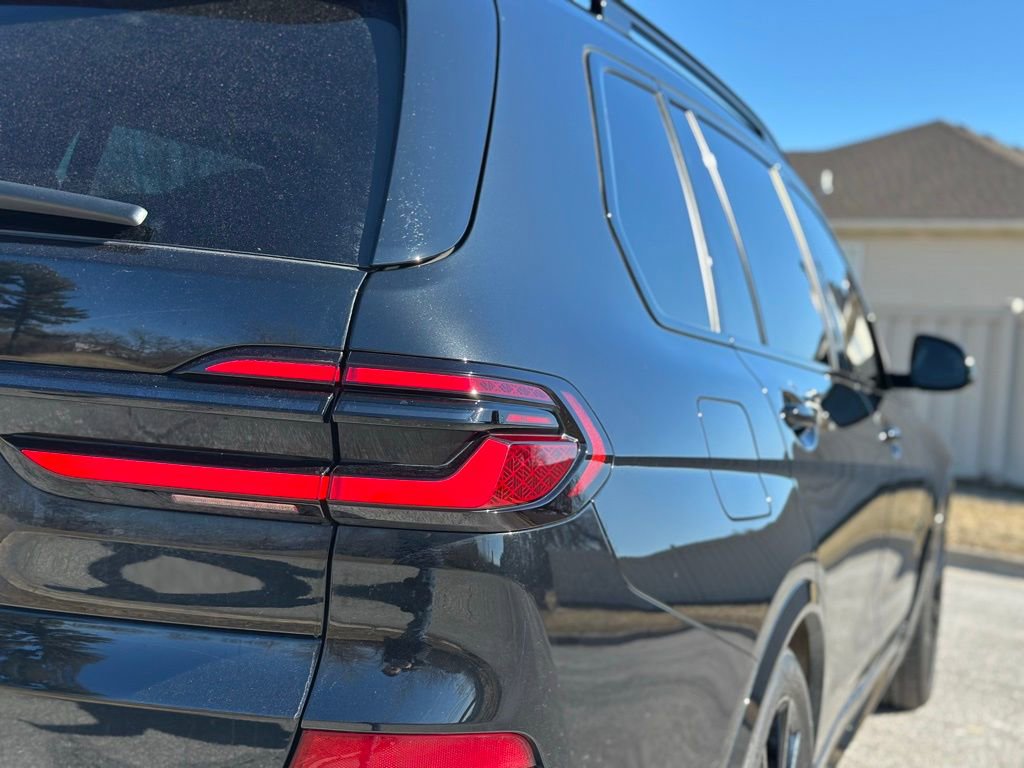 Used 2025 BMW X7 xDrive40i w/ M Sport Package AWD/4WD image 14