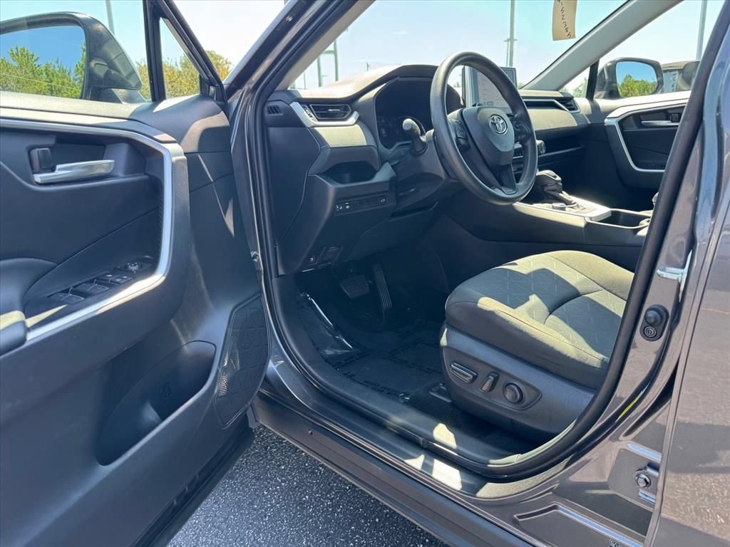 Used 2024 Toyota RAV4 XLE w/ Convenience Package AWD/4WD image 15