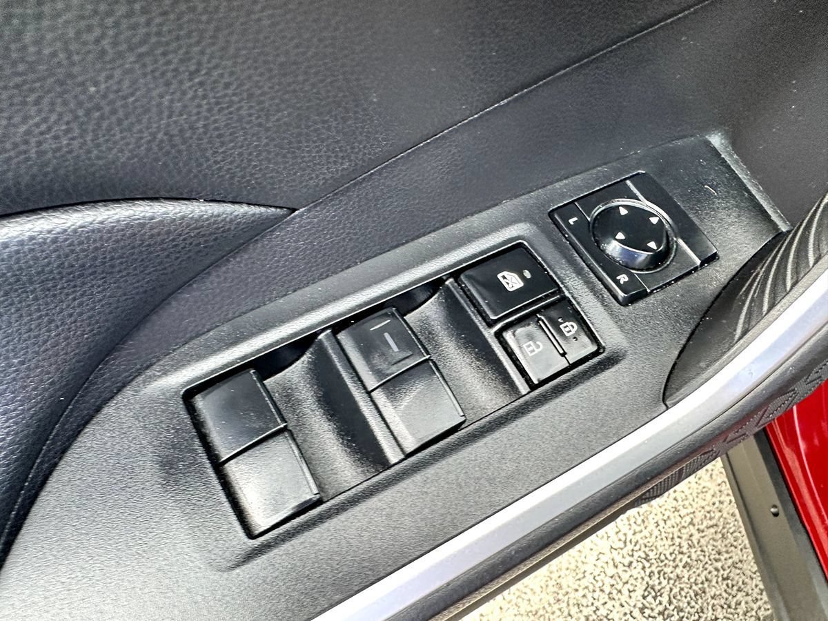 Used 2021 Toyota RAV4 XLE w/ Convenience Package FWD image 28