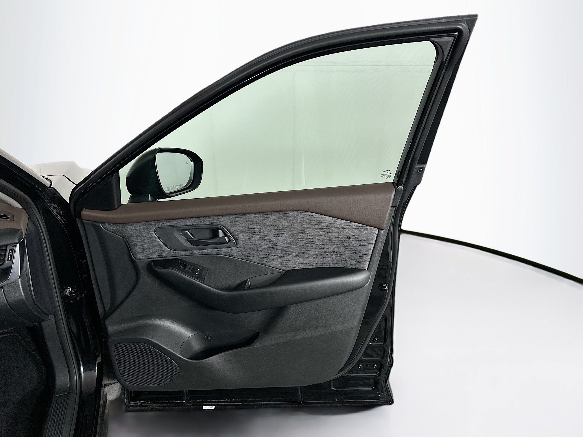 Used 2023 Nissan Rogue S FWD image 30