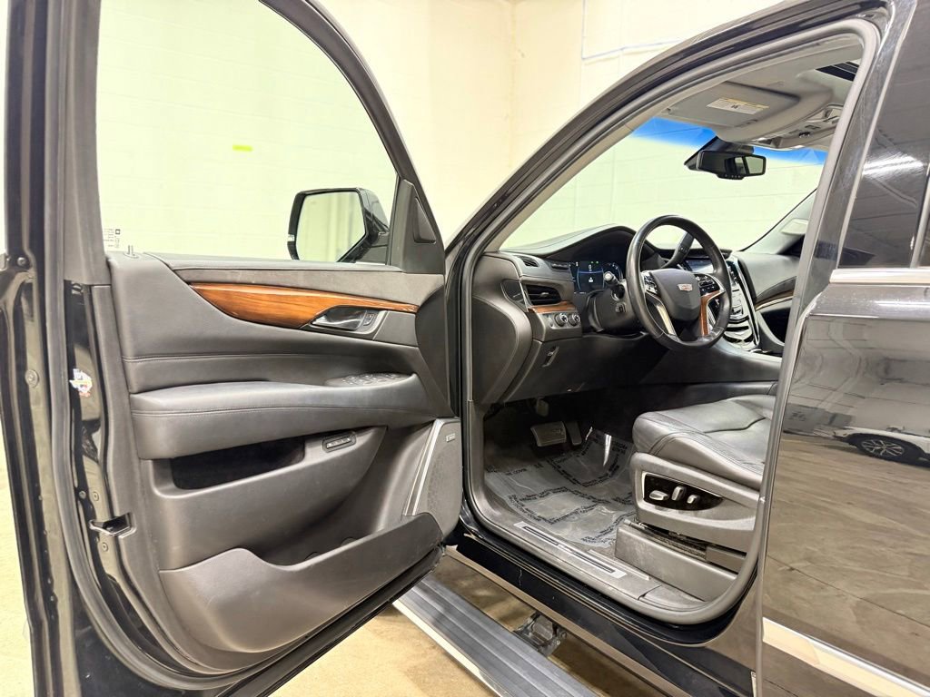 Used 2016 Cadillac Escalade ESV Premium AWD/4WD image 29