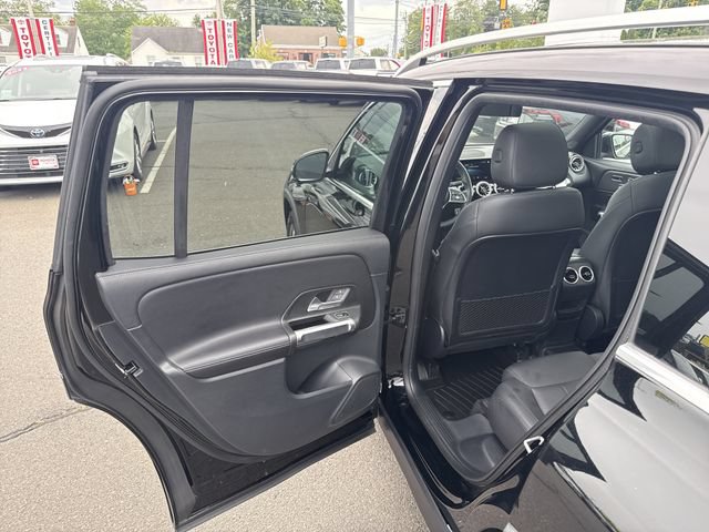 Used 2022 Mercedes-Benz GLB 250 image 27