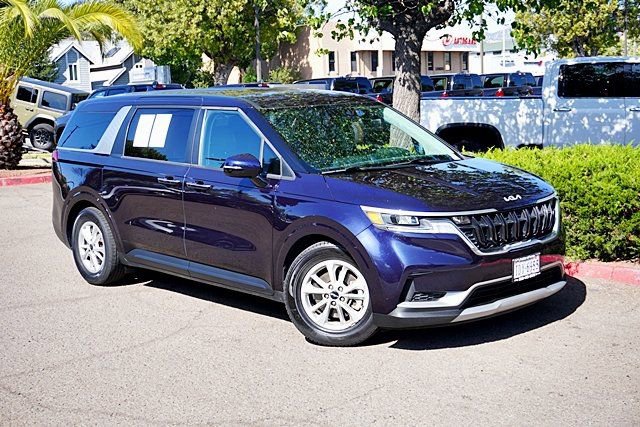 Used 2024 Kia Carnival LX FWD image 3