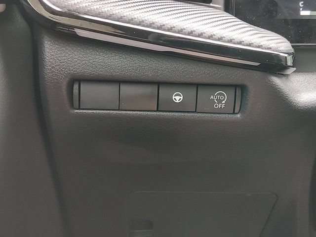 Certified 2025 Nissan Kicks SR FWD image 27