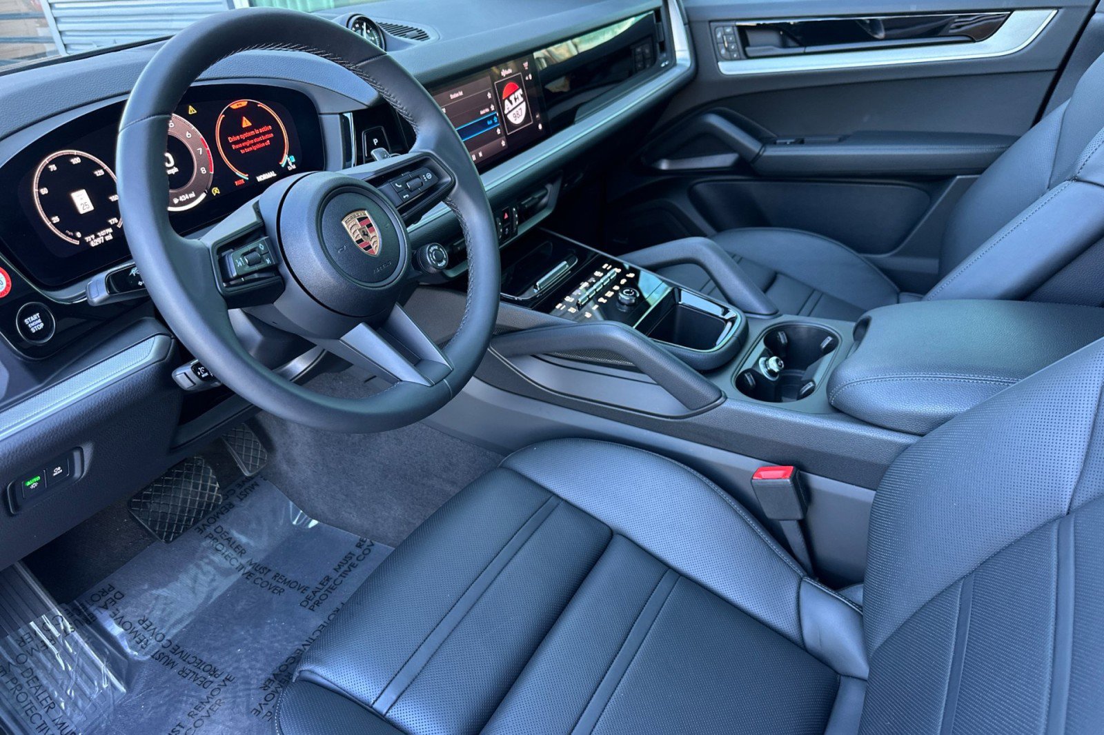 Used 2025 Porsche Cayenne Coupe image 4