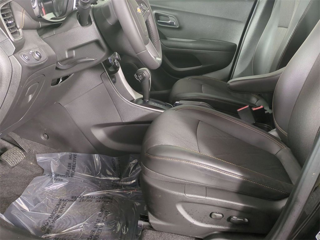 Certified 2022 Chevrolet Trax LT w/ LT Convenience Package image 18