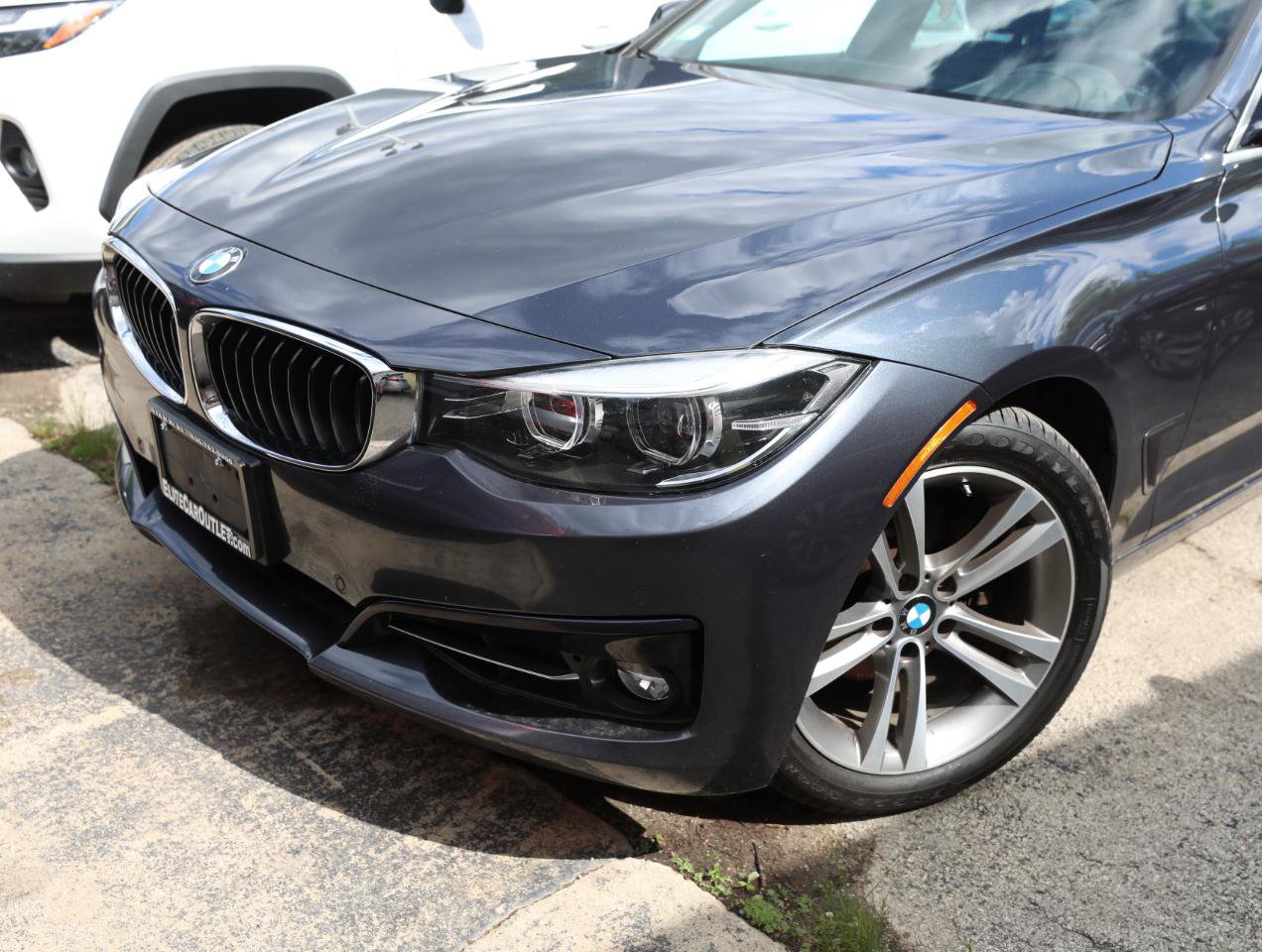 Used 2018 BMW 330i Gran Turismo xDrive AWD/4WD image 2