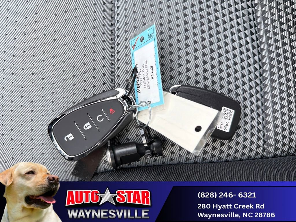 New 2025 Chevrolet Trax LT w/ LT Convenience Package image 26