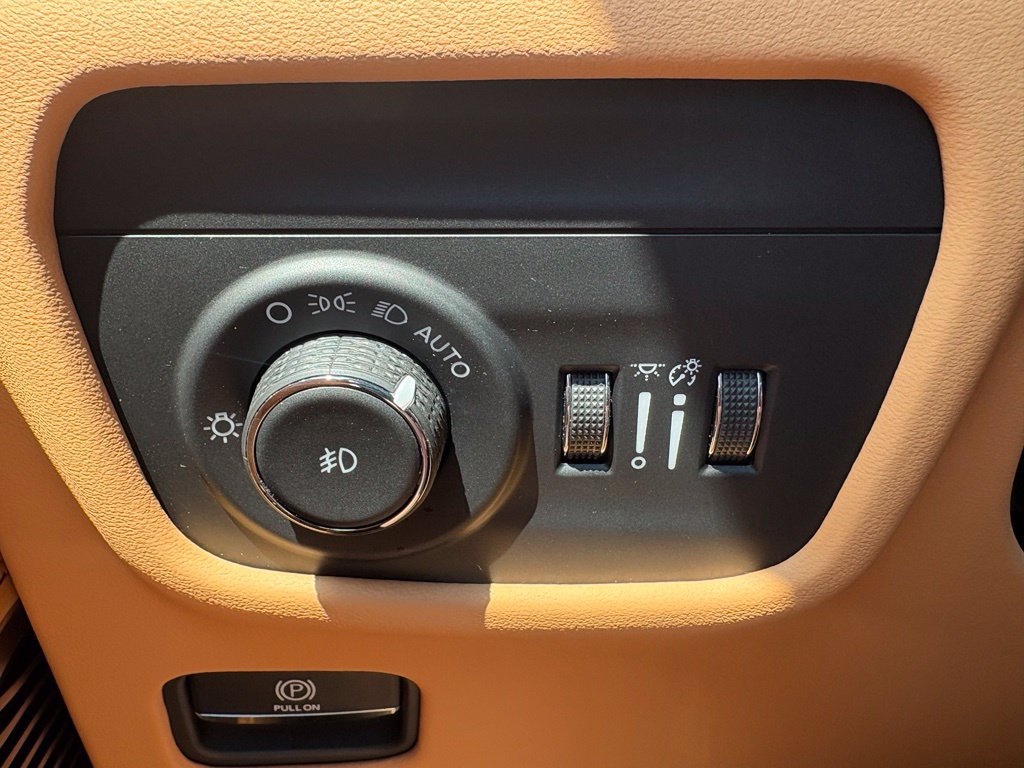 Used 2024 Jeep Grand Cherokee L Summit AWD/4WD image 15