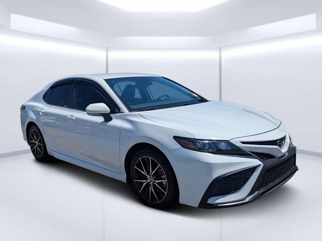 Used 2024 Toyota Camry SE FWD image 1