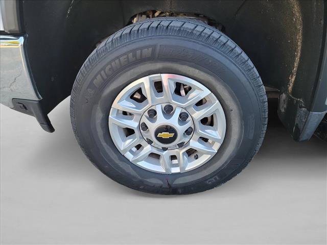Used 2021 Chevrolet Silverado 2500 LT w/ Fleet Comfort Package AWD/4WD image 9