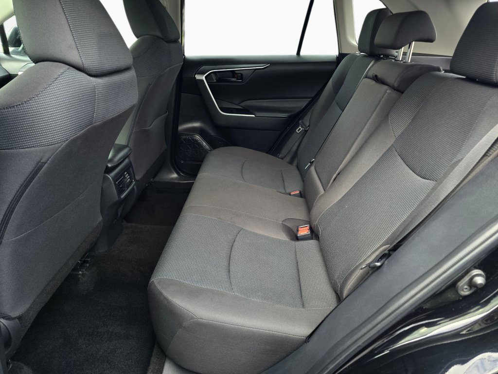 Used 2025 Toyota RAV4 LE AWD/4WD image 19