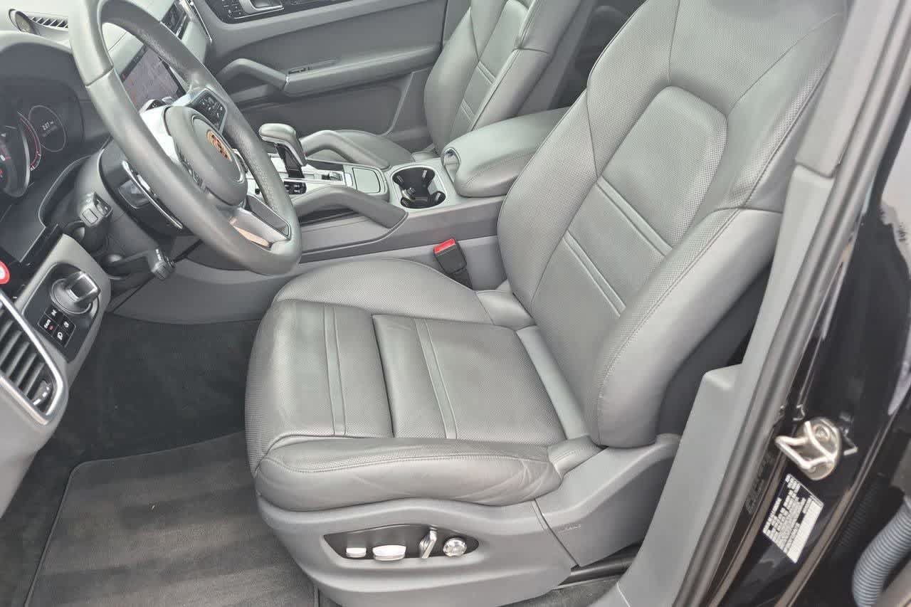 Used 2020 Porsche Cayenne AWD/4WD image 16
