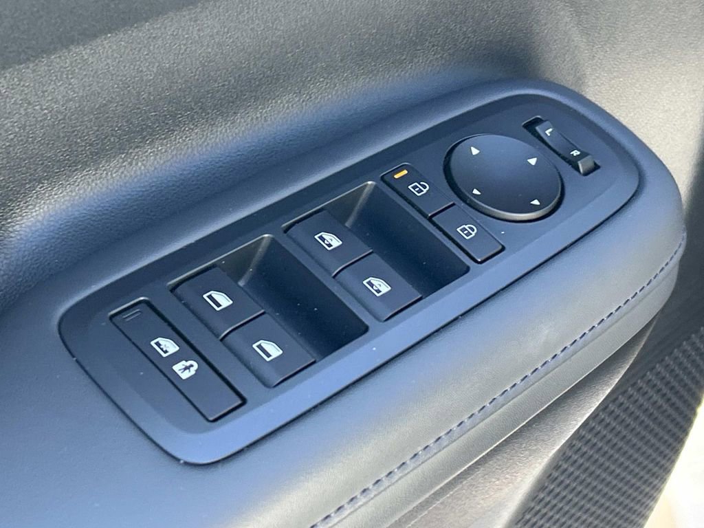 Used 2025 Hyundai Santa Fe SEL image 17