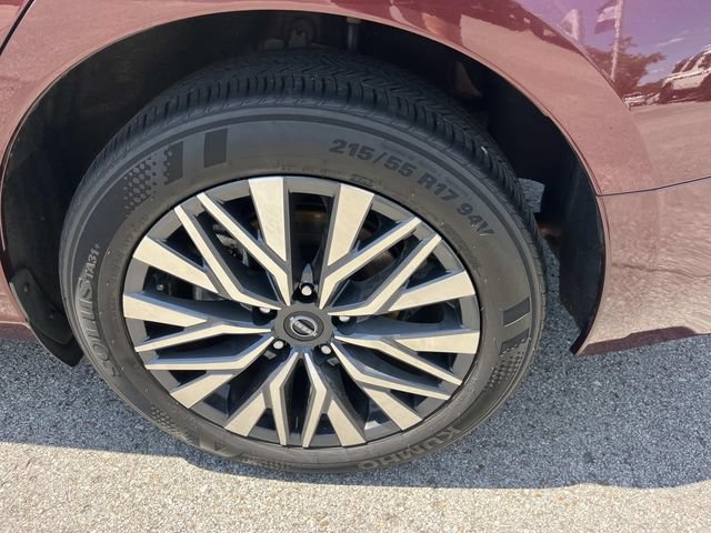 Used 2025 Nissan Altima 2.5 SV AWD/4WD image 11