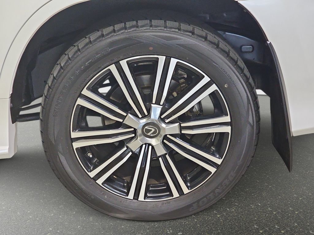 Used 2020 Lexus LX 570 4WD w/ Luxury Package image 36