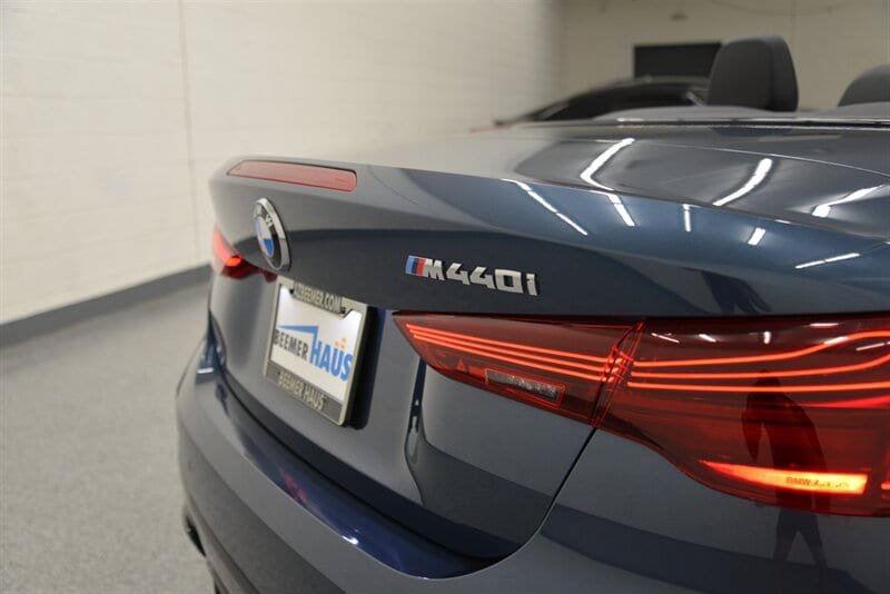 Used 2025 BMW M440i Convertible RWD image 39