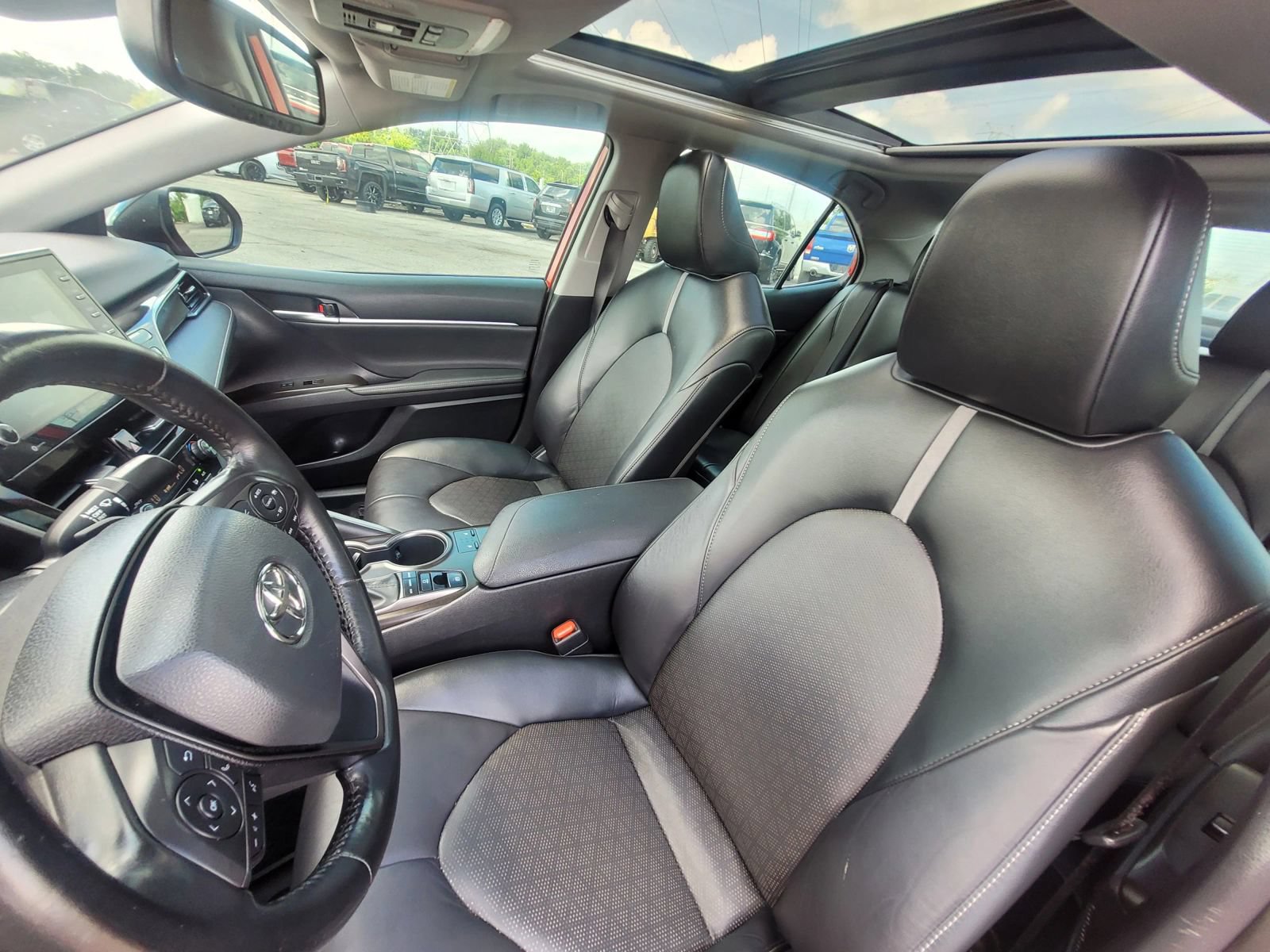 Used 2022 Toyota Camry XSE FWD image 5