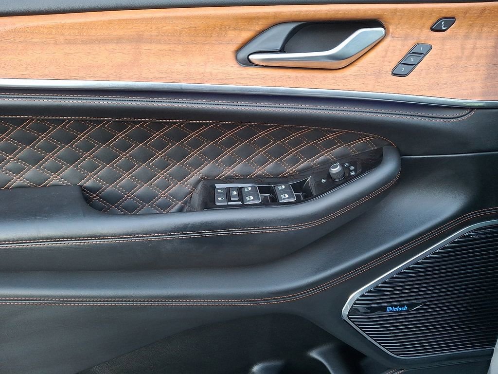 Used 2022 Jeep Grand Cherokee Summit image 10