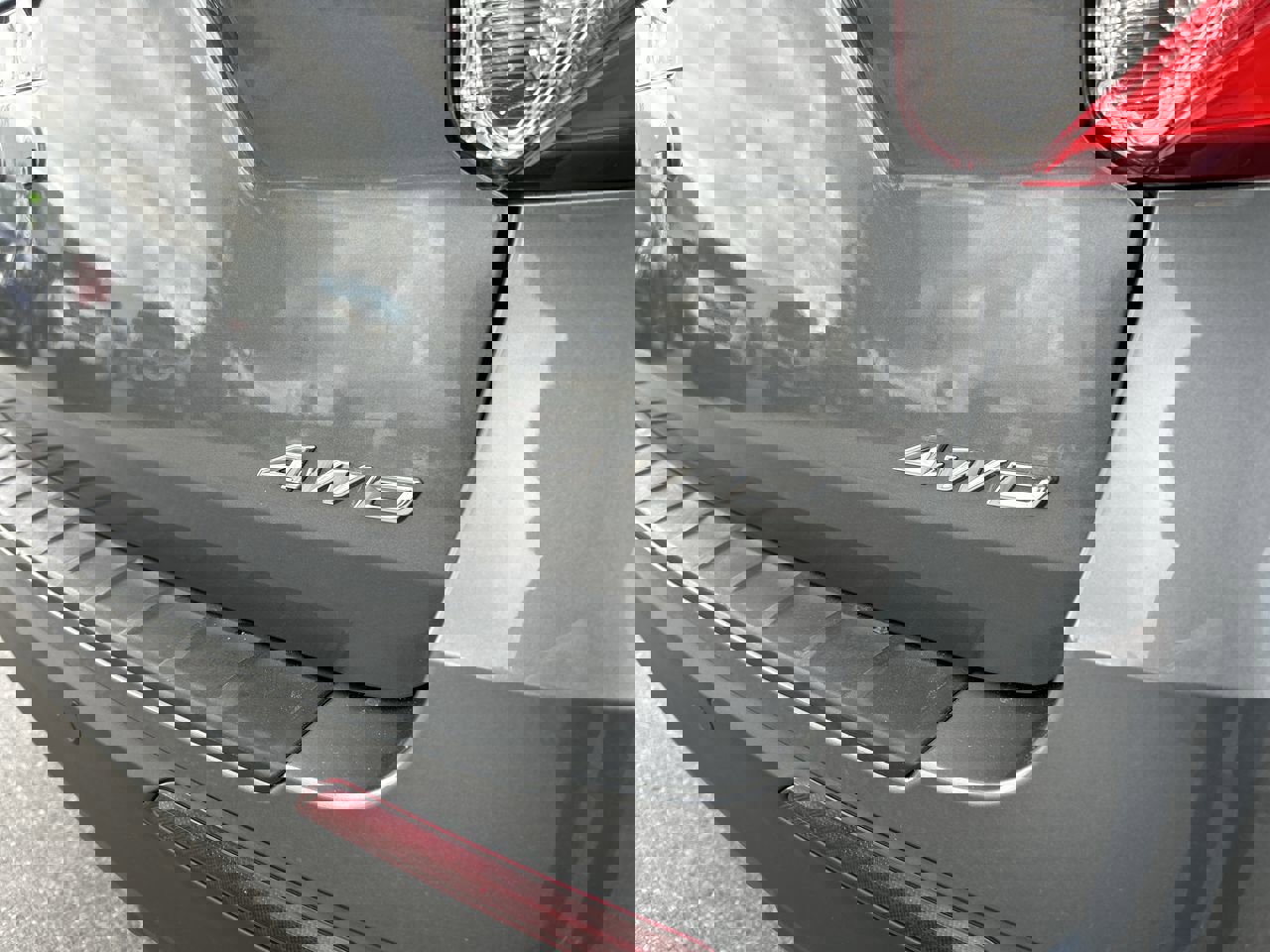 Used 2023 Ford Explorer XLT image 10