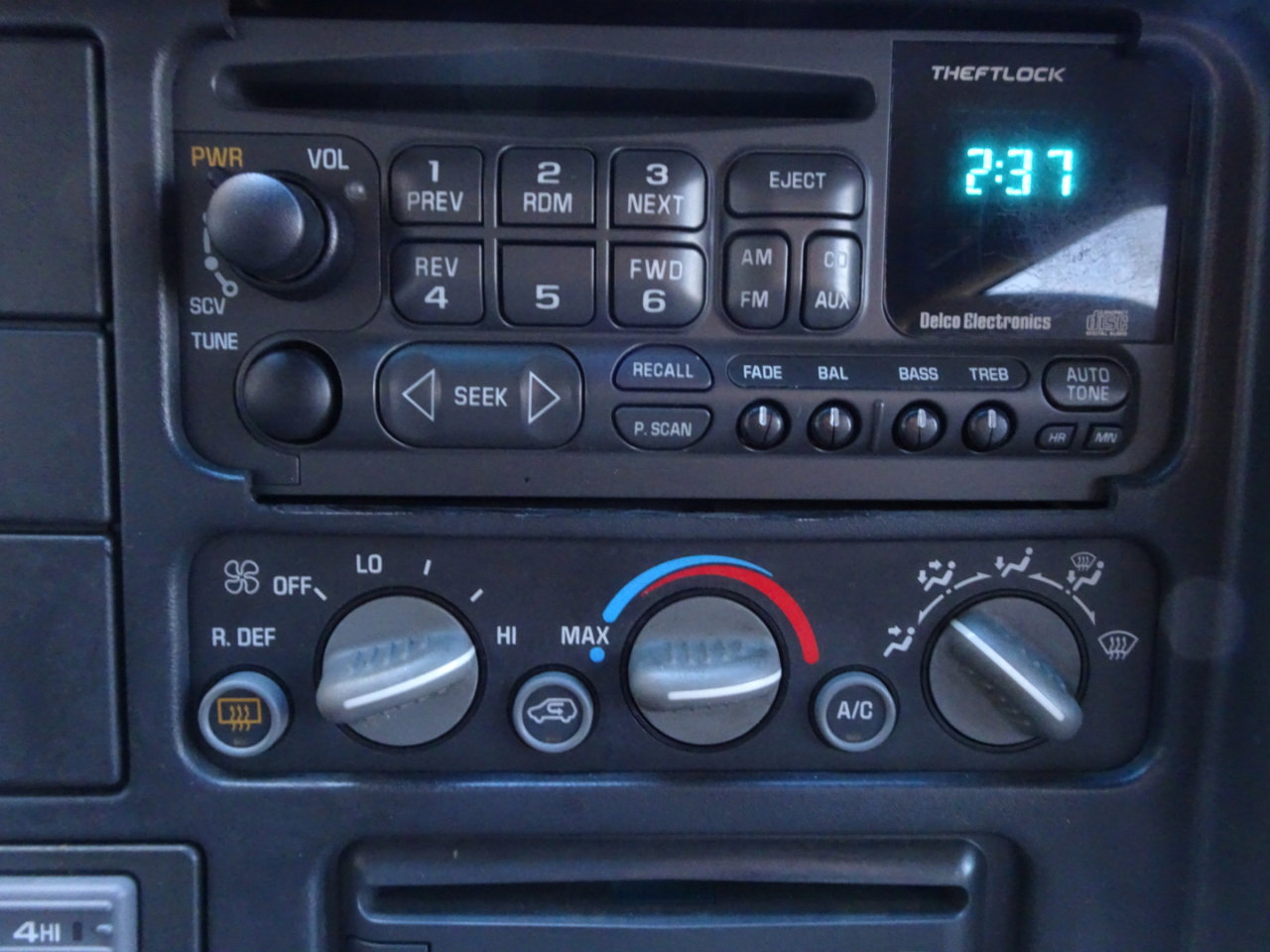 Used 1999 Chevrolet Tahoe 4WD 2-Door w/ Preferred Equipment Group image 18