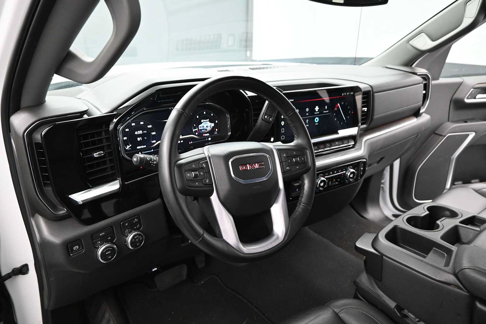 Used 2025 GMC Sierra 1500 SLT AWD/4WD image 10