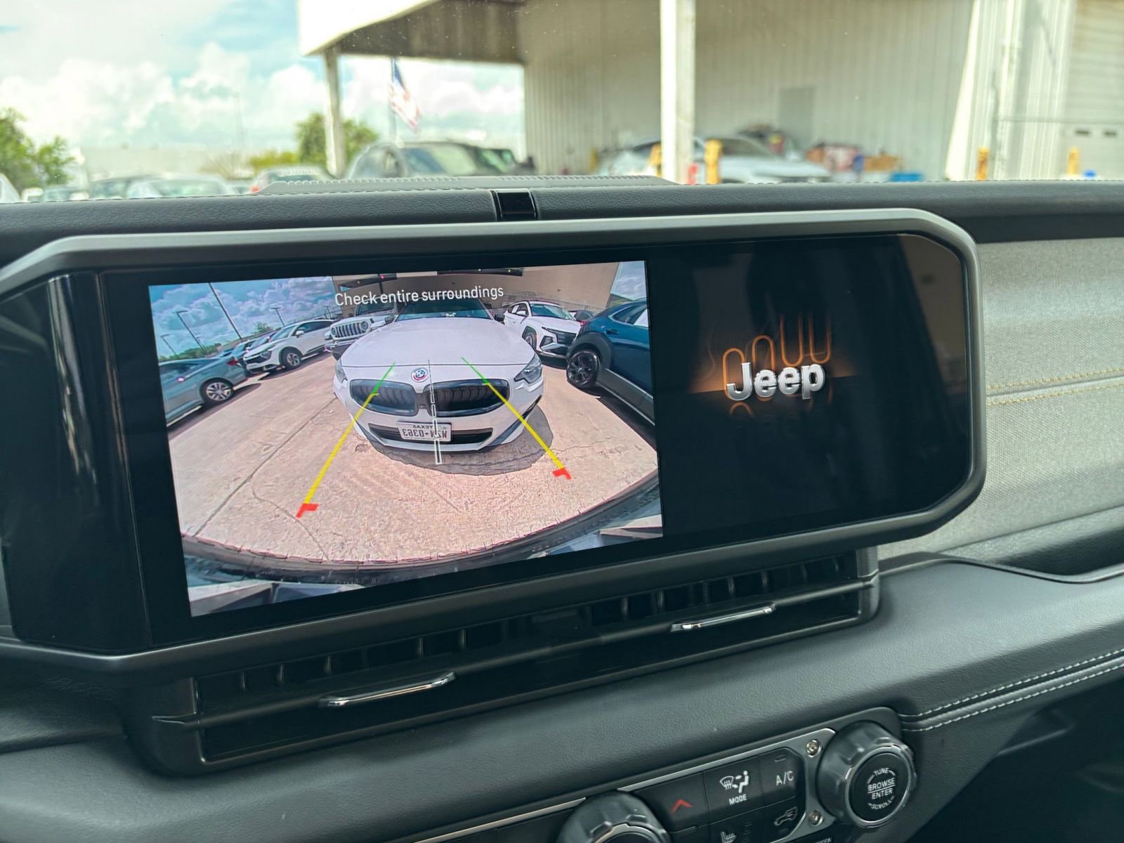 Used 2025 Jeep Wrangler Sahara image 17