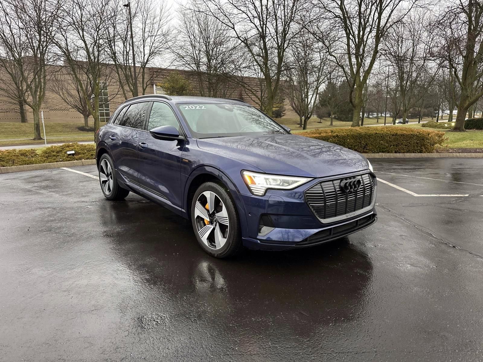 Used 2022 Audi e-tron Premium Plus image 1