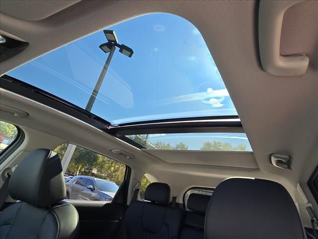 New 2026 Kia Sorento S w/ S Panoramic Sunroof Package FWD image 16