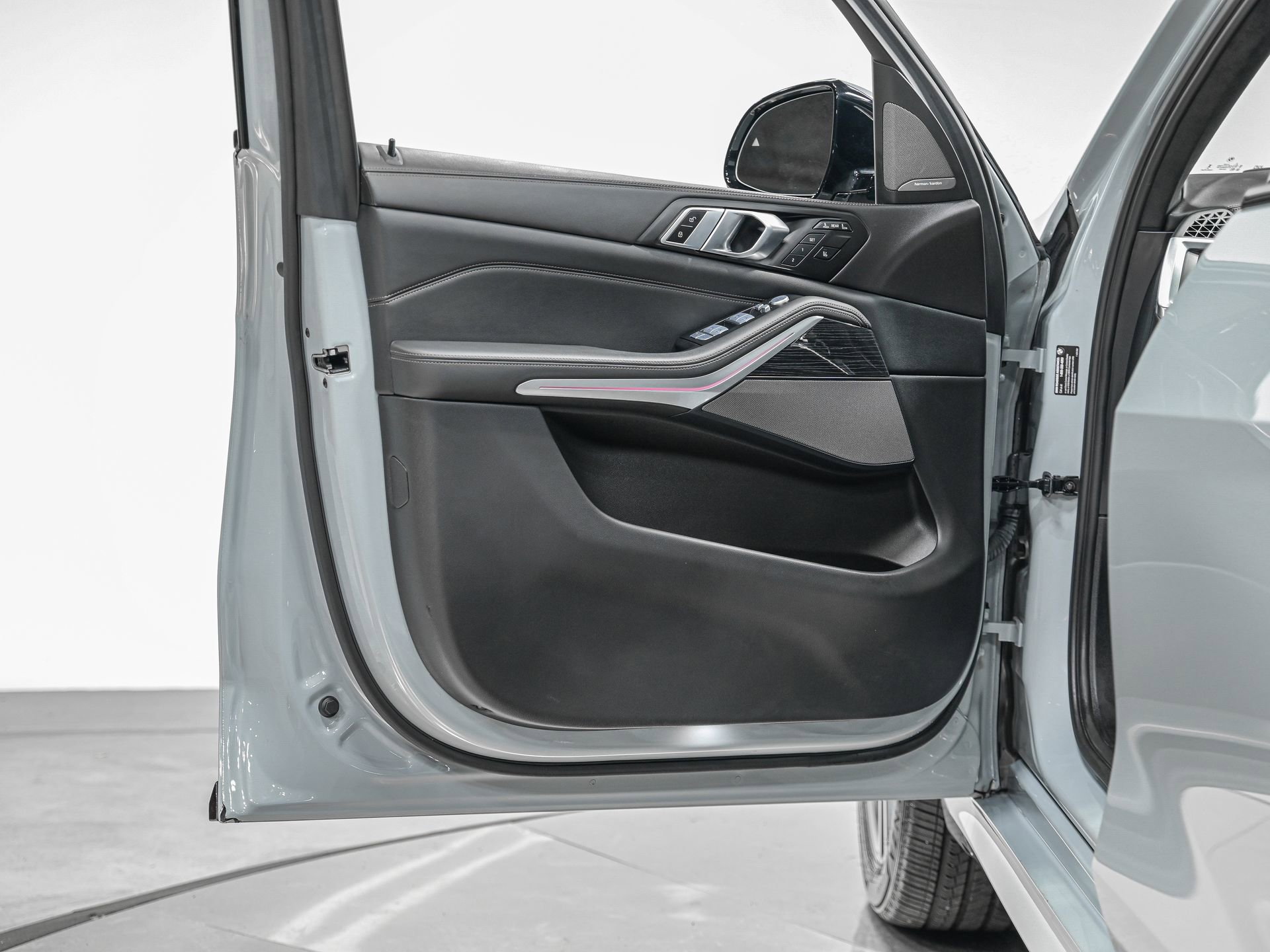 Used 2023 BMW X7 xDrive40i w/ M Sport Package image 12